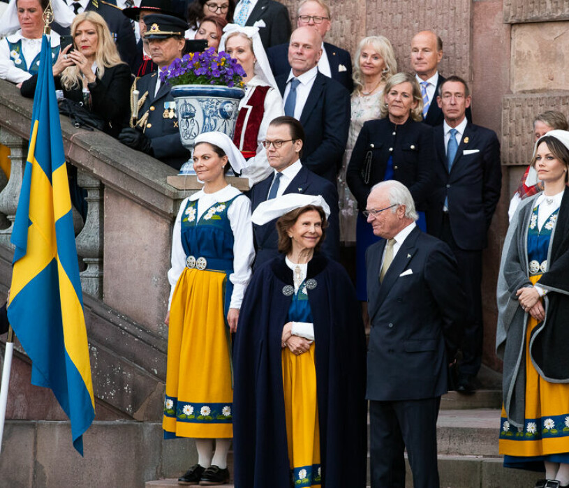 Drottning Silvia, som alltid ett stort stöd vid kungens sida. Kungafamiljen under taptot på slottet under nationaldagen 2022