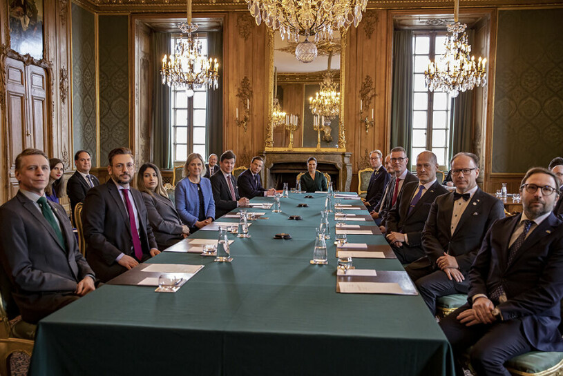 Utrikesnämnden med med rad välkända ansikten, som Per Bolund (MP), Magdalena Andersson (S) och Nooshi Dadgostar (V). Kronprinsessan Victoria som tillfällig riksföreståndare och ordförande i utrikesnämnden 2023