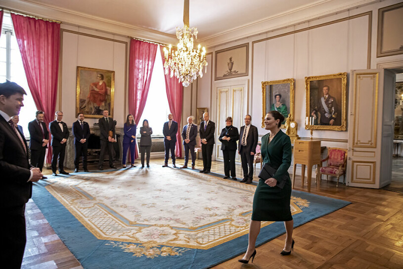 Kronprinsessan Victoria, mitt i maktens centrum. Kronprinsessan Victoria vid utrikesnämnden på Kungliga slottet 2023