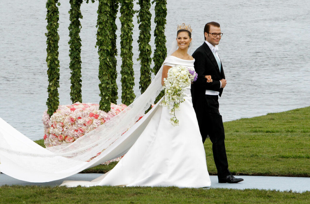 Nygifta! Kronprinsessan Victoria fick stå brud den 19 juni 2010 när hon tillslut fick sin prins, prins Daniel! Kronprinsessan Victoria och prins Daniel på sitt bröllop