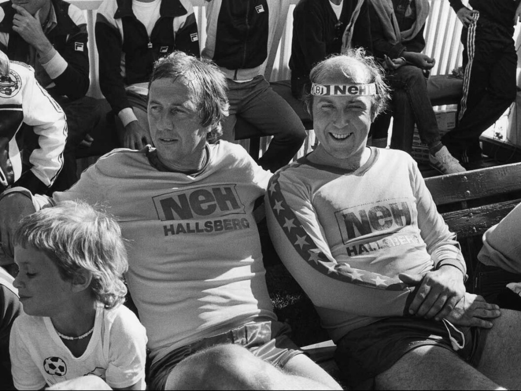 Victoriadagen 1983. Kay Wiestål med gode vännen Ingvar Oldsberg (i pannband!). Victoriadagen 1983. Kay Wiestål med gode vännen Ingvar Oldsberg (i pannband!).
