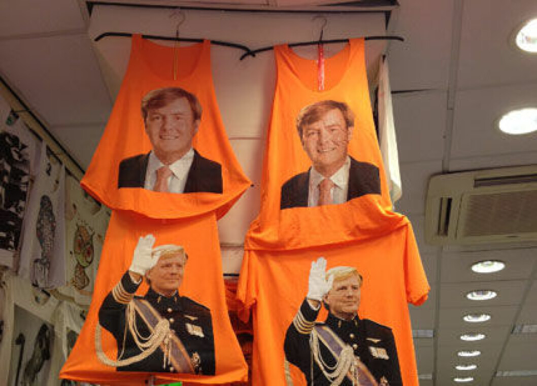 Willem Alexanders ansikte tryckt på både t-shirts och linnen