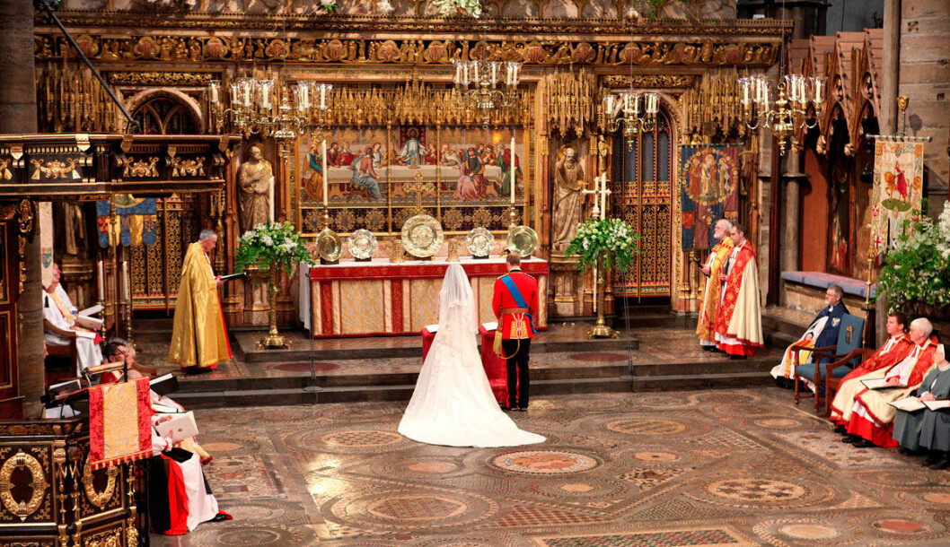 Över 1900 gäster var på plats och bevittnade vigseln av prins William och Catherine Middleton. Prins William och Kate inne i kyrkan.