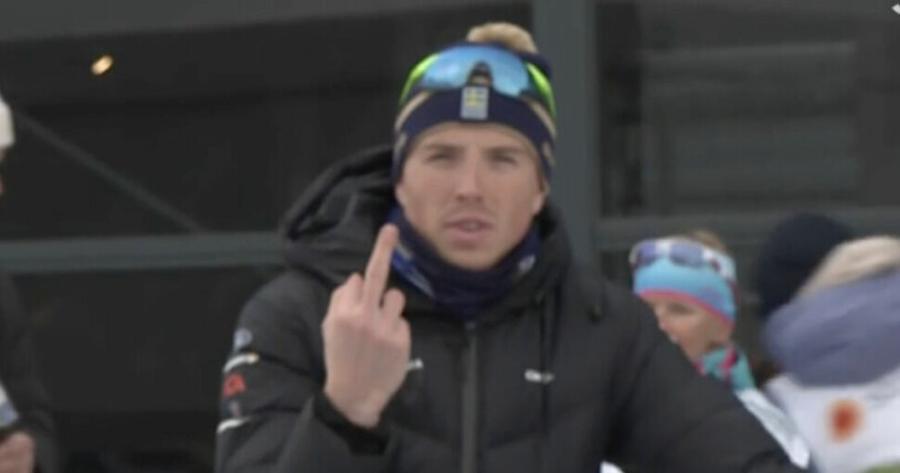William Poromaa räcker finger till SVT:s kamera William Poromaa