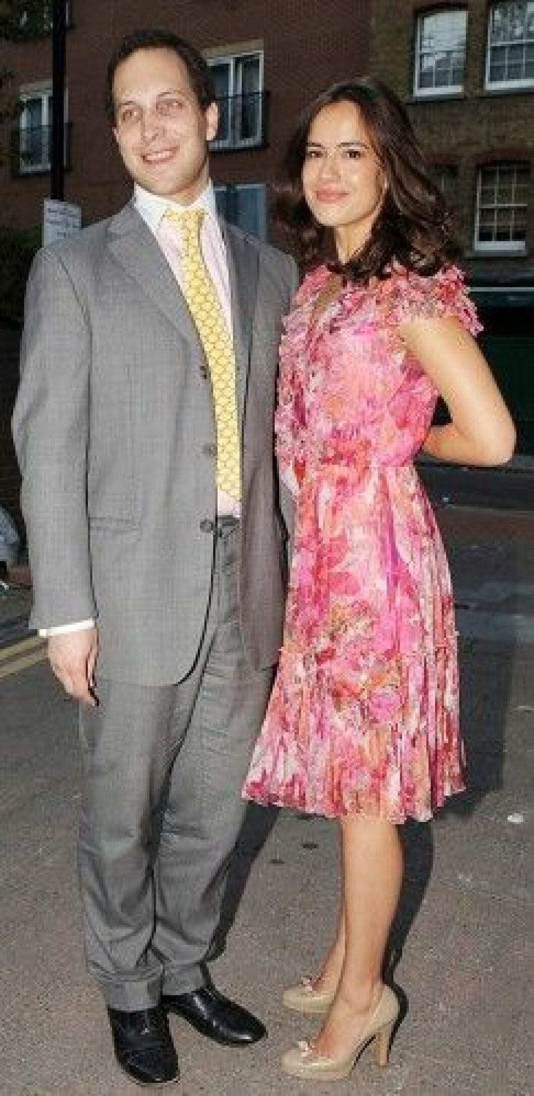 Greve Freddie Windsor och Sophie Winkleman vill ha ett enkelt bröllop med många vänner närvarande. Greve Freddie Windsor och Sophie Winkleman vill ha ett enkelt bröllop med många vänner närvarande.