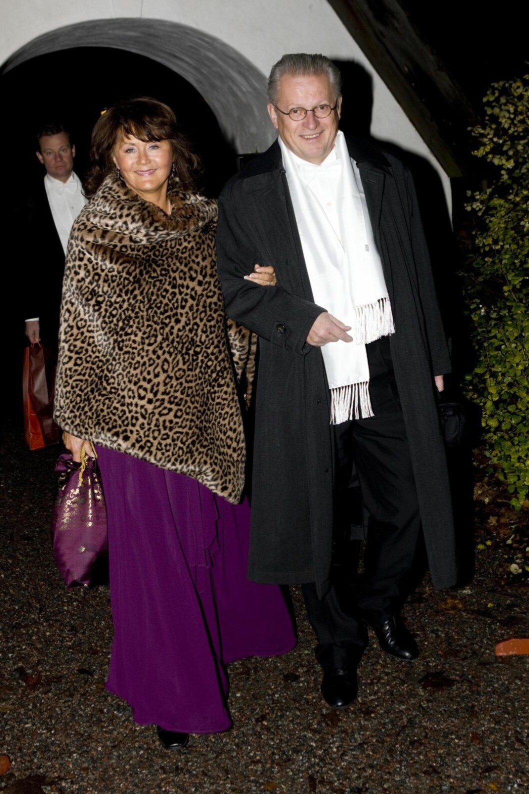 Brudgummens föräldrar Pia och Sven Forsberg hoppas att Oscar och Filippa snart flyttar hem från London.