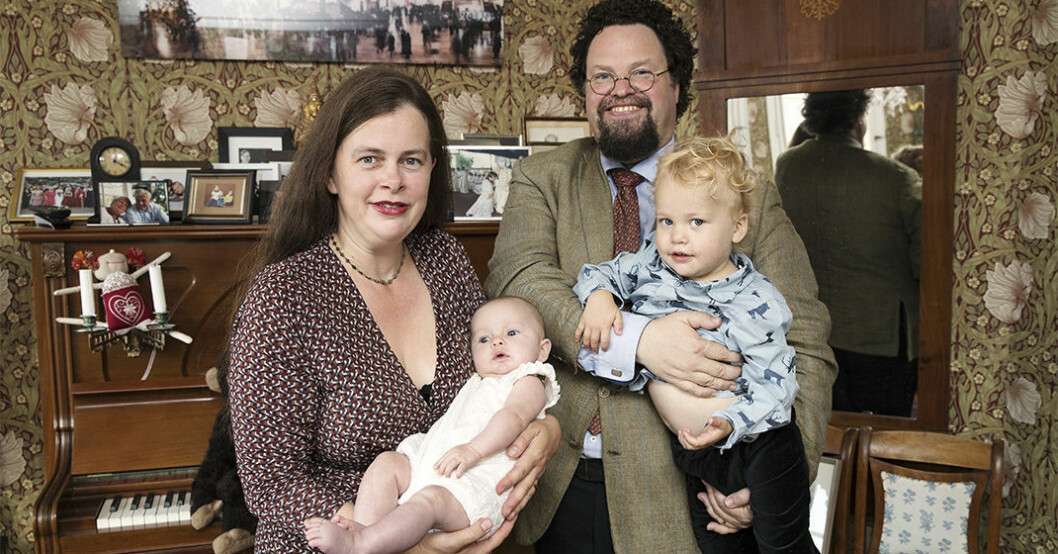 Edward Blom och Gunilla tillsammans med barnen.